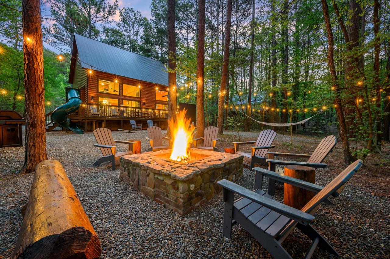 Hickory Bear - Cabin Surrounded By Pines, Sleeps 10, Hot Tub, Fire Pit, Arcade, Foosball Table & Deck Slide Broken Bow Extérieur photo