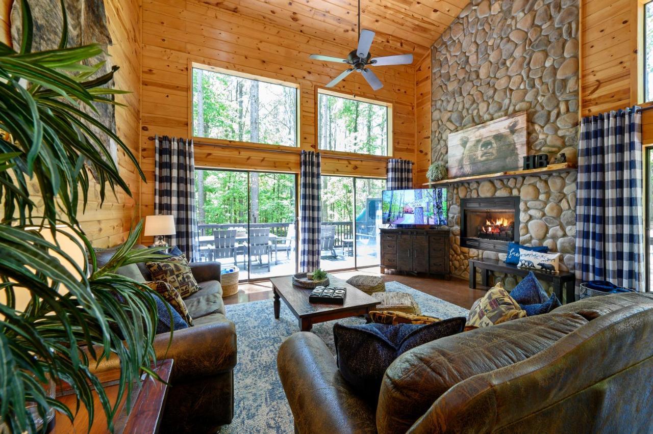 Hickory Bear - Cabin Surrounded By Pines, Sleeps 10, Hot Tub, Fire Pit, Arcade, Foosball Table & Deck Slide Broken Bow Extérieur photo