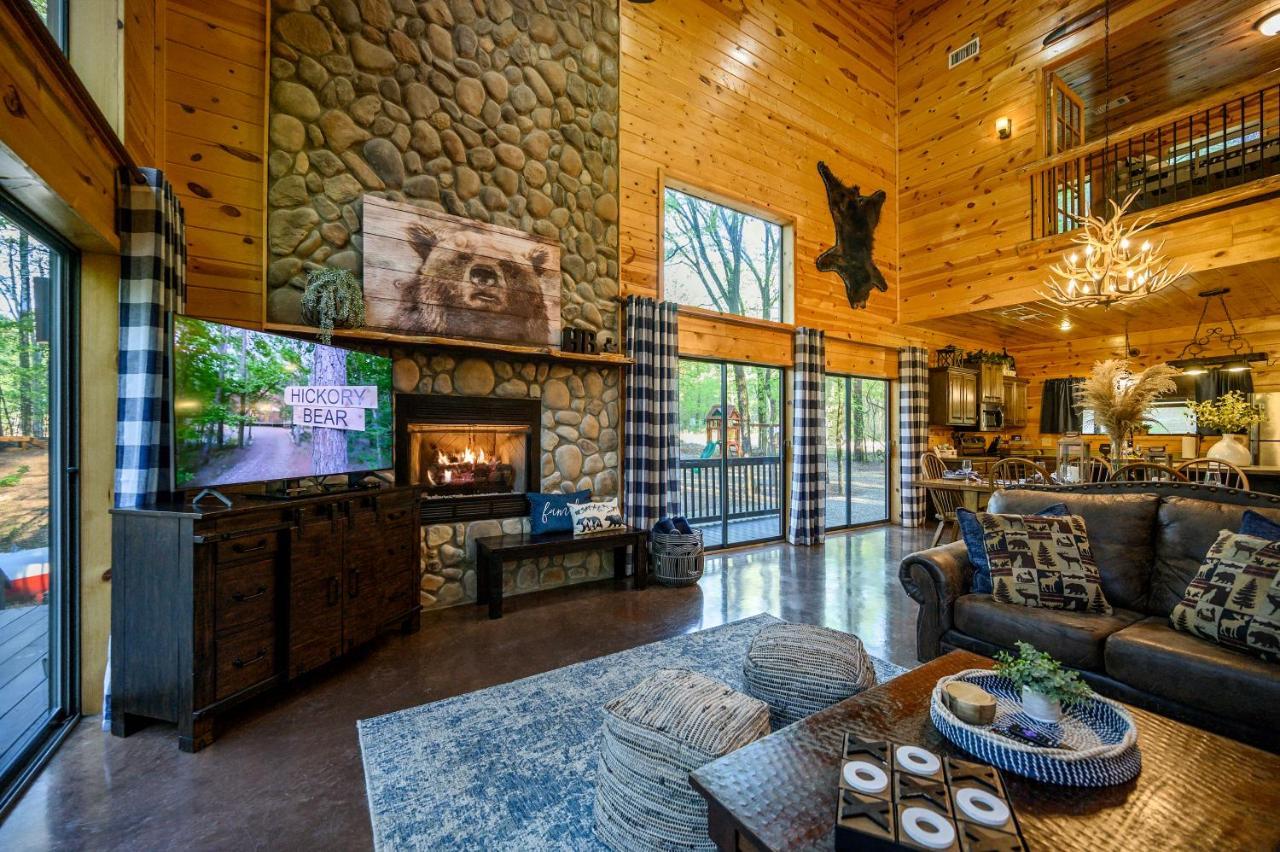 Hickory Bear - Cabin Surrounded By Pines, Sleeps 10, Hot Tub, Fire Pit, Arcade, Foosball Table & Deck Slide Broken Bow Extérieur photo