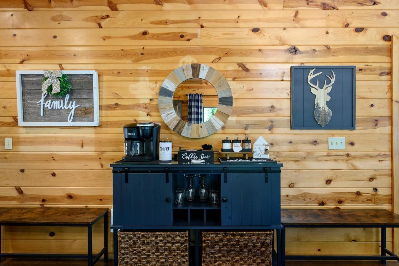 Hickory Bear - Cabin Surrounded By Pines, Sleeps 10, Hot Tub, Fire Pit, Arcade, Foosball Table & Deck Slide Broken Bow Extérieur photo