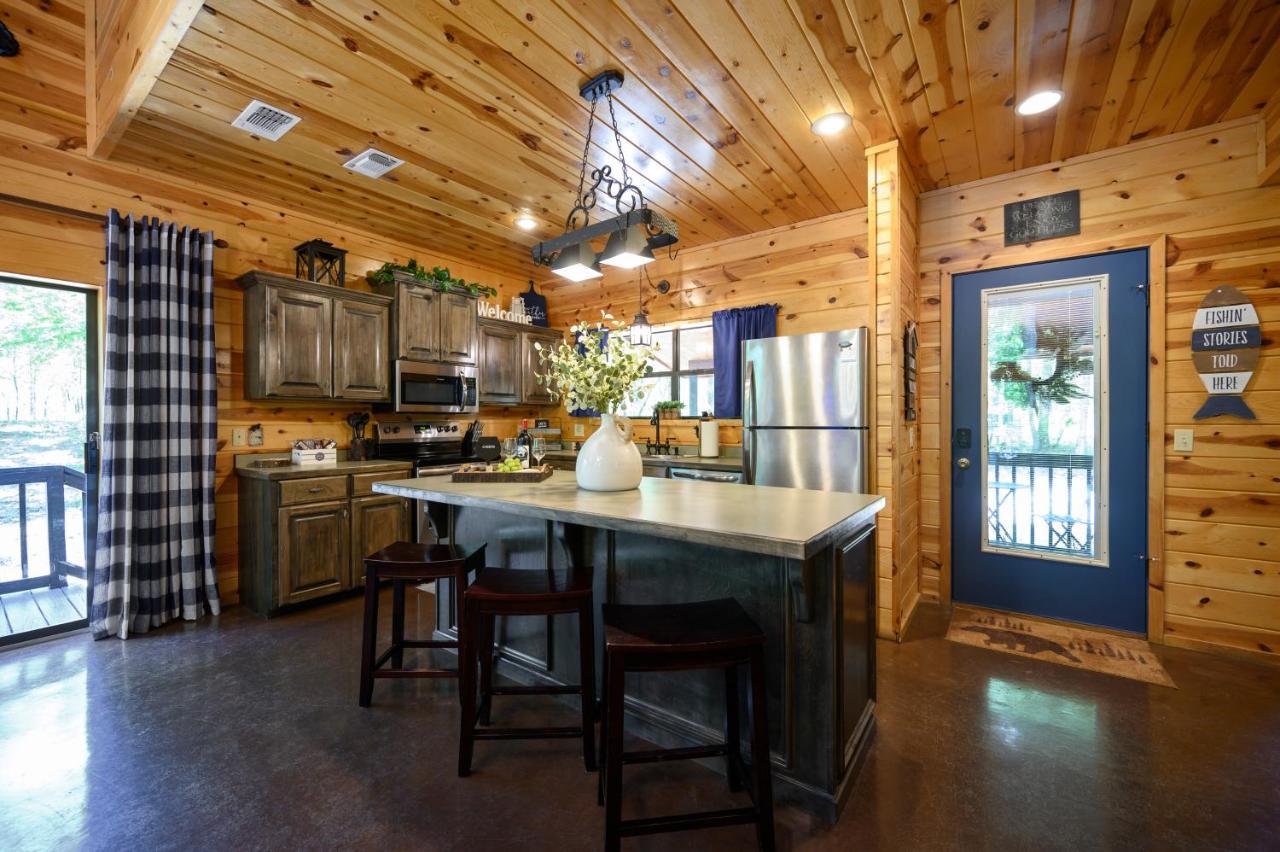 Hickory Bear - Cabin Surrounded By Pines, Sleeps 10, Hot Tub, Fire Pit, Arcade, Foosball Table & Deck Slide Broken Bow Extérieur photo