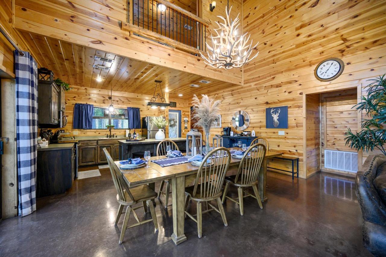 Hickory Bear - Cabin Surrounded By Pines, Sleeps 10, Hot Tub, Fire Pit, Arcade, Foosball Table & Deck Slide Broken Bow Extérieur photo