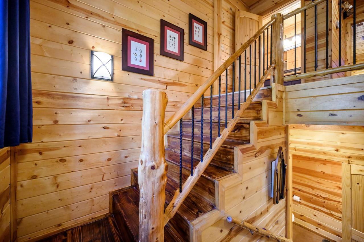Hickory Bear - Cabin Surrounded By Pines, Sleeps 10, Hot Tub, Fire Pit, Arcade, Foosball Table & Deck Slide Broken Bow Extérieur photo