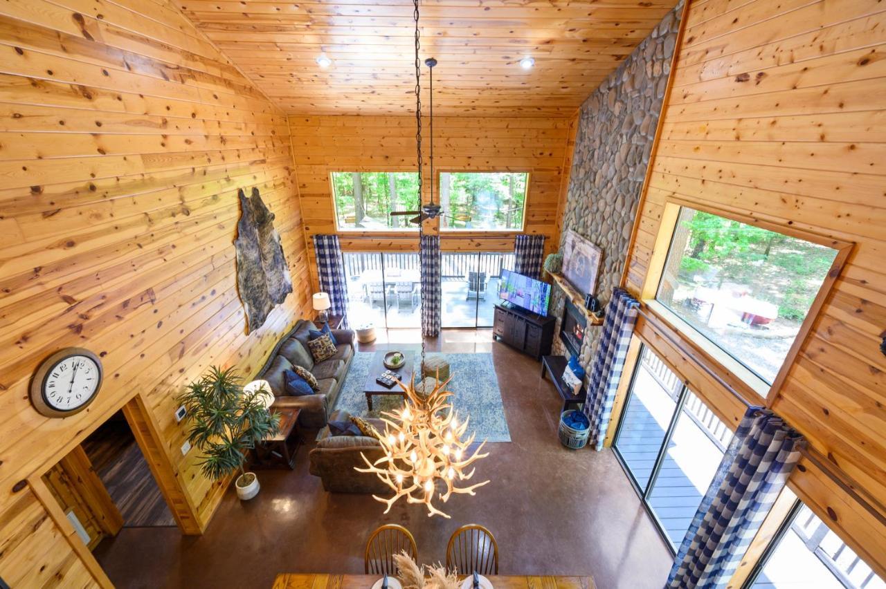 Hickory Bear - Cabin Surrounded By Pines, Sleeps 10, Hot Tub, Fire Pit, Arcade, Foosball Table & Deck Slide Broken Bow Extérieur photo