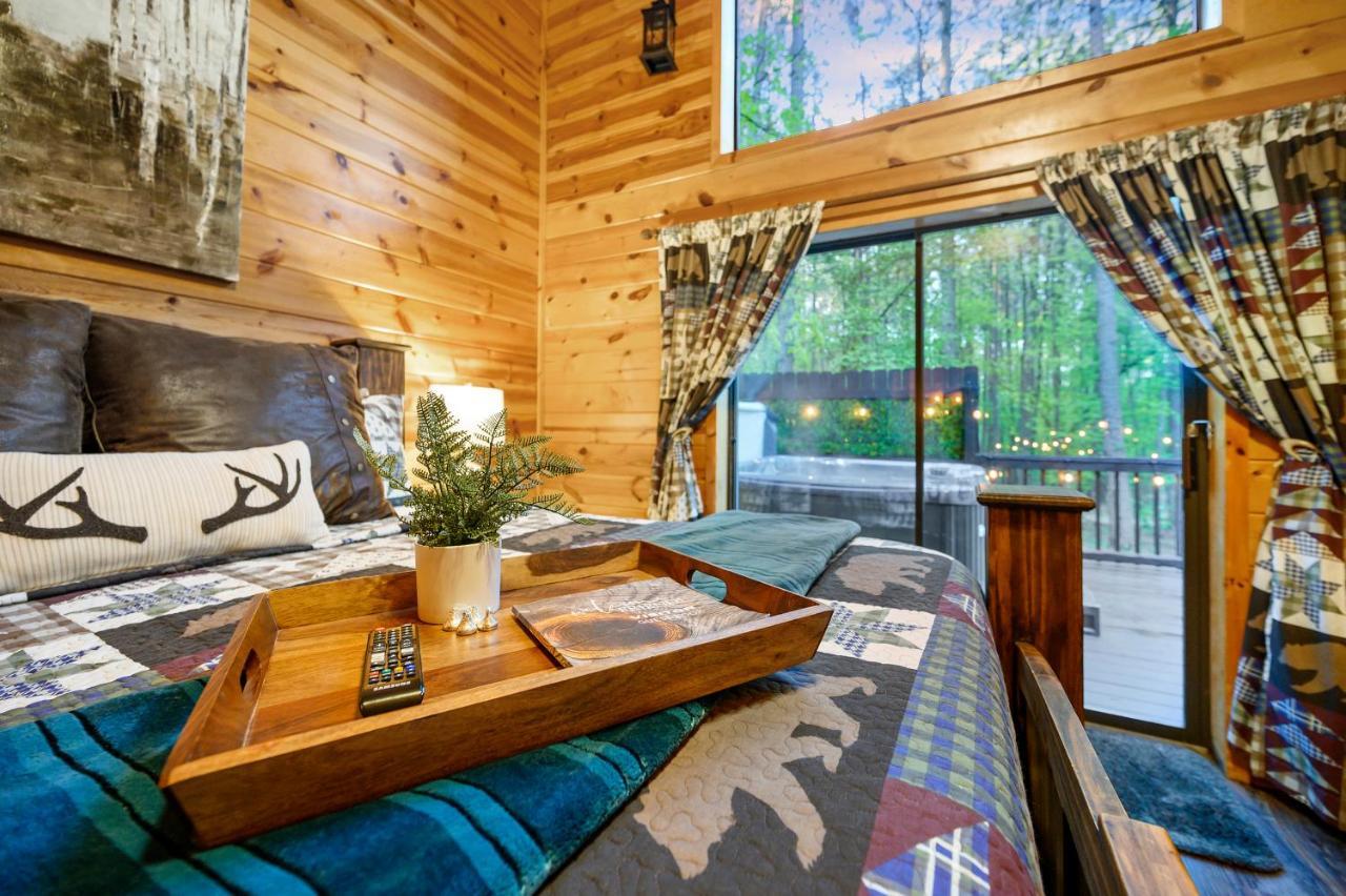Hickory Bear - Cabin Surrounded By Pines, Sleeps 10, Hot Tub, Fire Pit, Arcade, Foosball Table & Deck Slide Broken Bow Extérieur photo