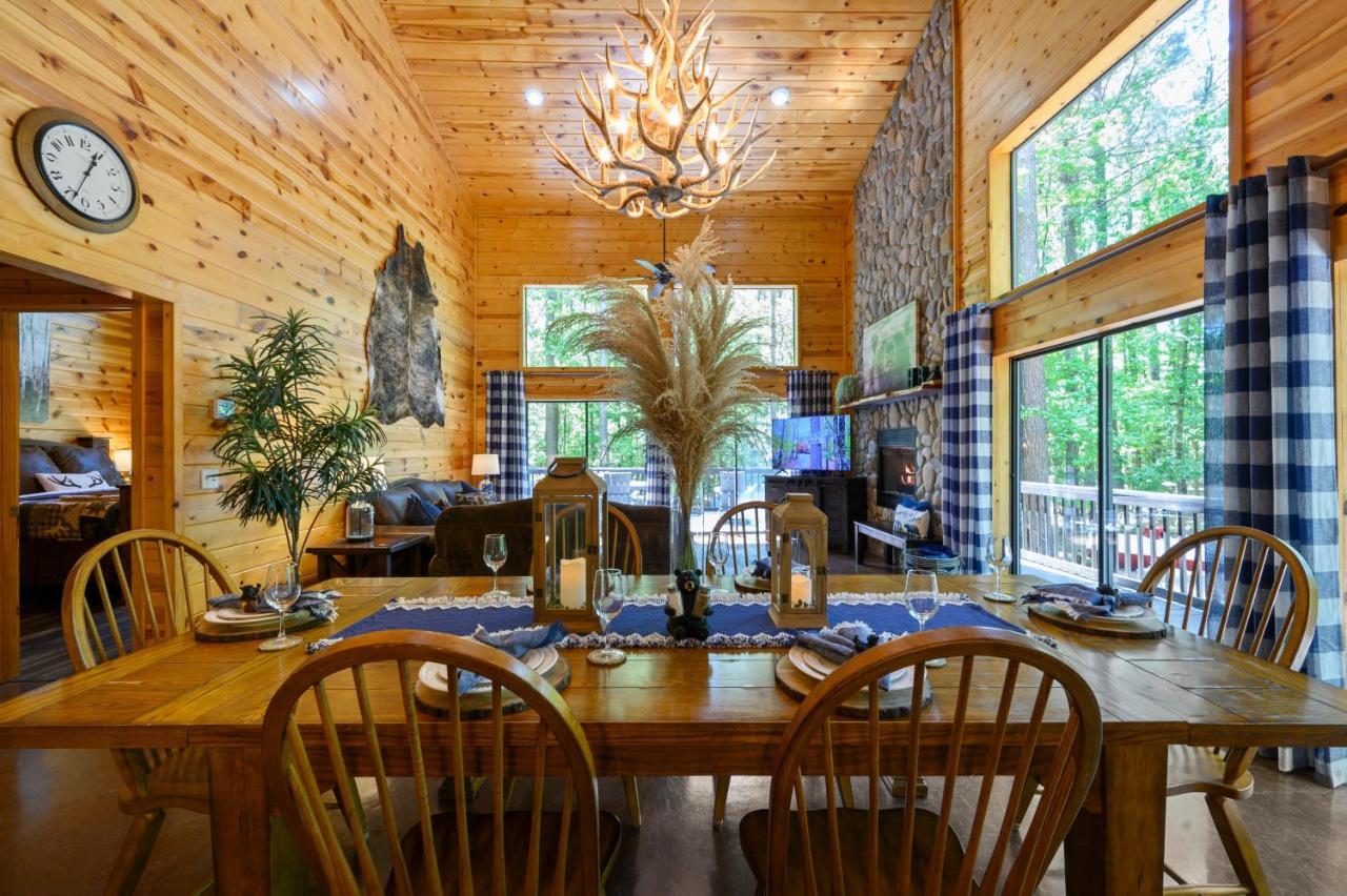 Hickory Bear - Cabin Surrounded By Pines, Sleeps 10, Hot Tub, Fire Pit, Arcade, Foosball Table & Deck Slide Broken Bow Extérieur photo