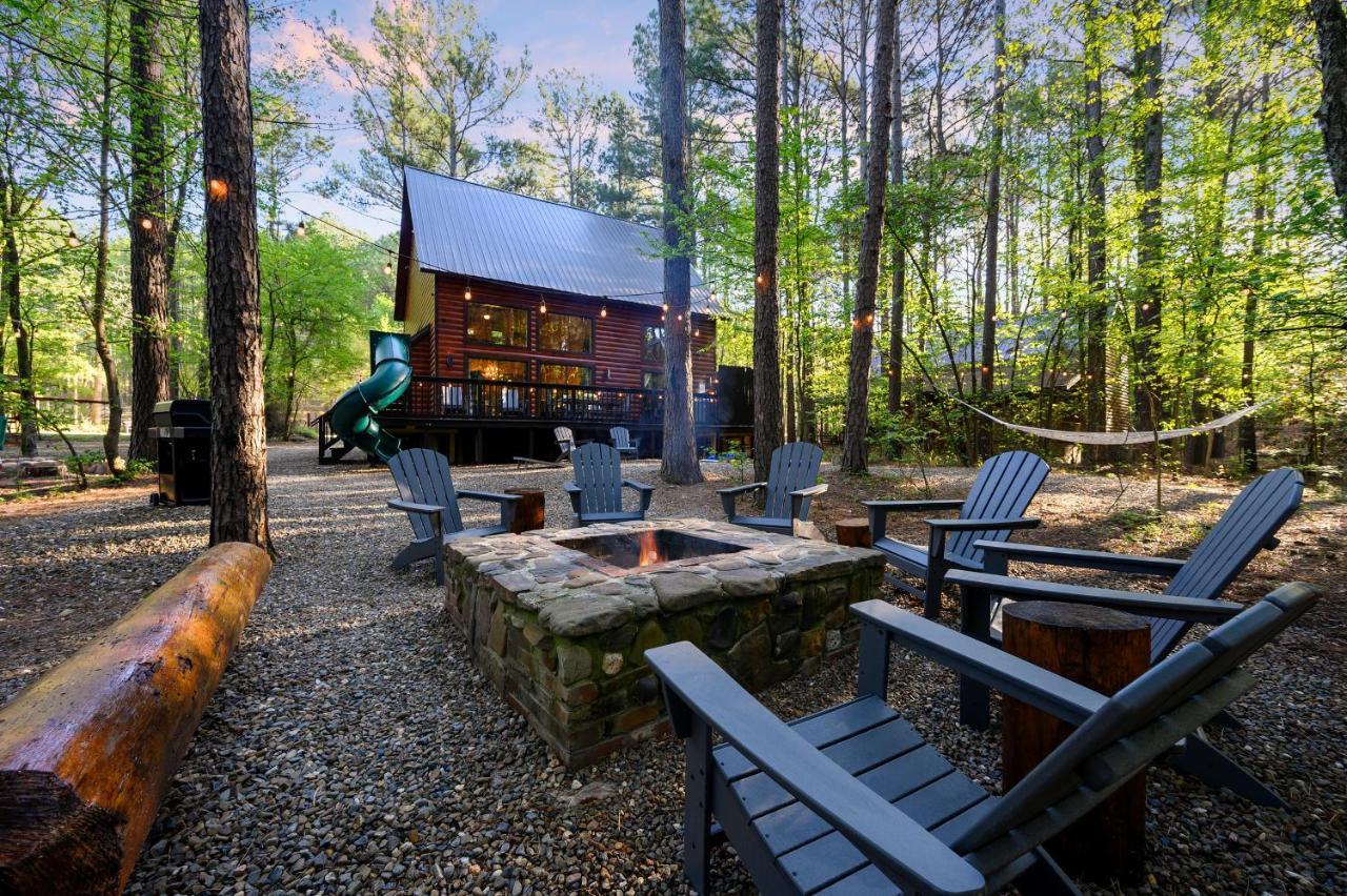 Hickory Bear - Cabin Surrounded By Pines, Sleeps 10, Hot Tub, Fire Pit, Arcade, Foosball Table & Deck Slide Broken Bow Extérieur photo