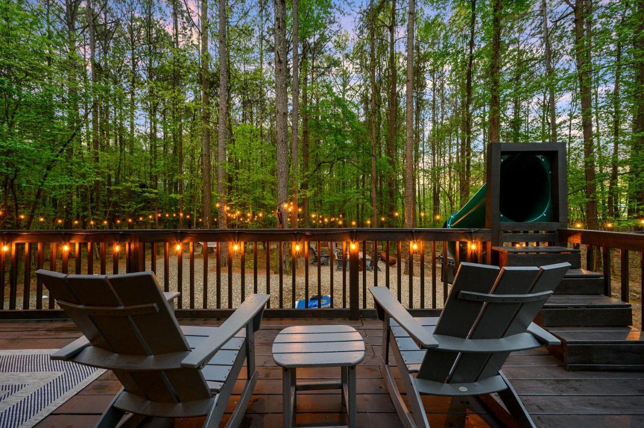 Hickory Bear - Cabin Surrounded By Pines, Sleeps 10, Hot Tub, Fire Pit, Arcade, Foosball Table & Deck Slide Broken Bow Extérieur photo