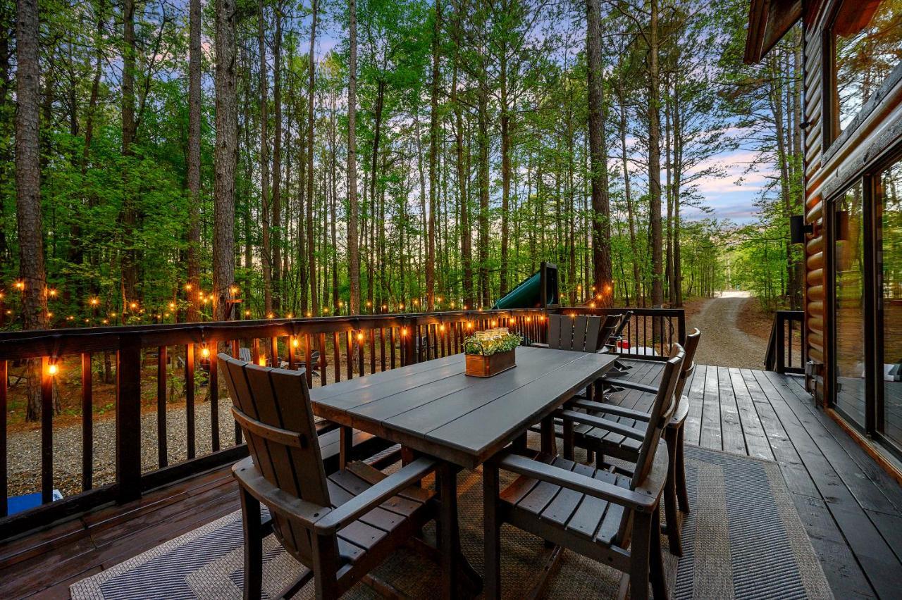 Hickory Bear - Cabin Surrounded By Pines, Sleeps 10, Hot Tub, Fire Pit, Arcade, Foosball Table & Deck Slide Broken Bow Extérieur photo