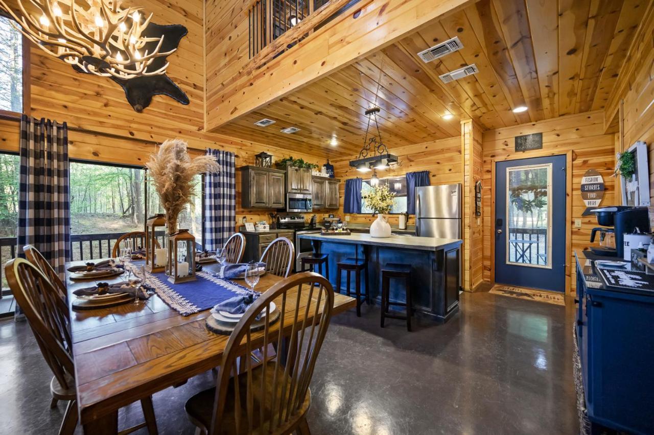 Hickory Bear - Cabin Surrounded By Pines, Sleeps 10, Hot Tub, Fire Pit, Arcade, Foosball Table & Deck Slide Broken Bow Extérieur photo