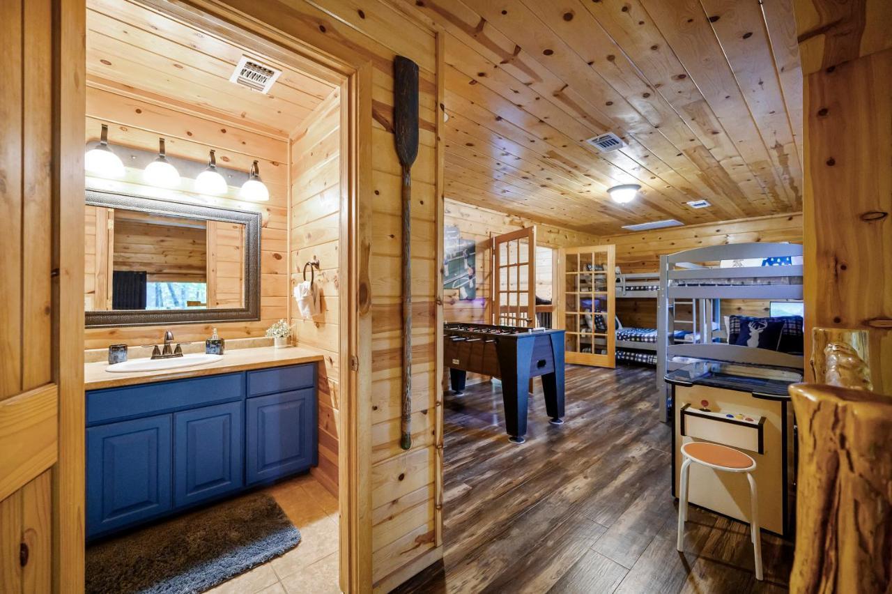 Hickory Bear - Cabin Surrounded By Pines, Sleeps 10, Hot Tub, Fire Pit, Arcade, Foosball Table & Deck Slide Broken Bow Extérieur photo
