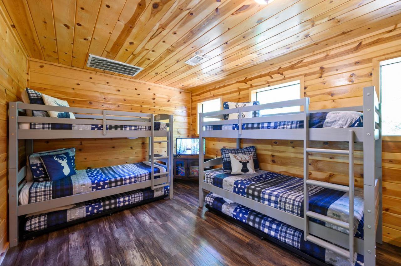 Hickory Bear - Cabin Surrounded By Pines, Sleeps 10, Hot Tub, Fire Pit, Arcade, Foosball Table & Deck Slide Broken Bow Extérieur photo
