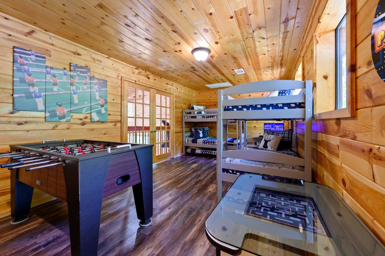 Hickory Bear - Cabin Surrounded By Pines, Sleeps 10, Hot Tub, Fire Pit, Arcade, Foosball Table & Deck Slide Broken Bow Extérieur photo