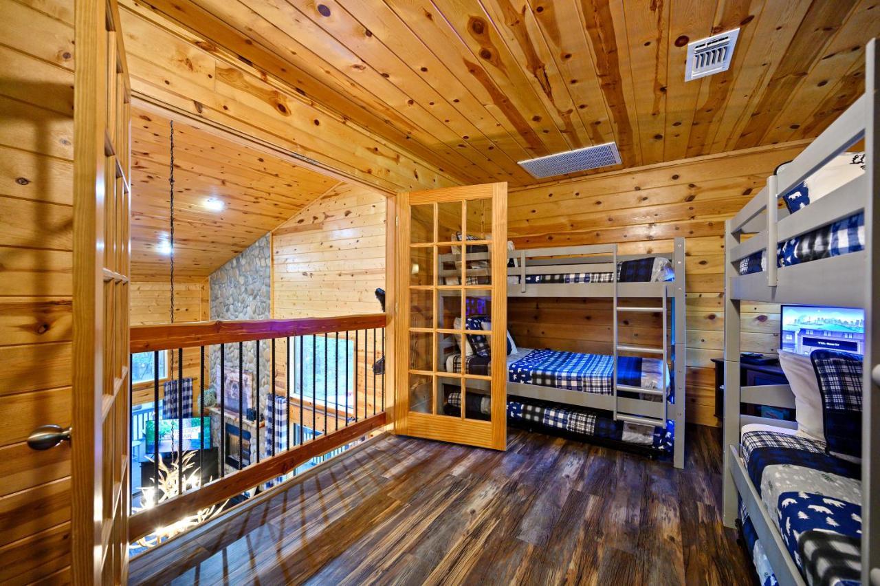 Hickory Bear - Cabin Surrounded By Pines, Sleeps 10, Hot Tub, Fire Pit, Arcade, Foosball Table & Deck Slide Broken Bow Extérieur photo