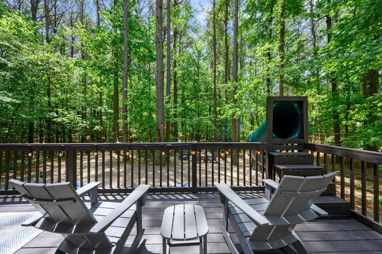 Hickory Bear - Cabin Surrounded By Pines, Sleeps 10, Hot Tub, Fire Pit, Arcade, Foosball Table & Deck Slide Broken Bow Extérieur photo