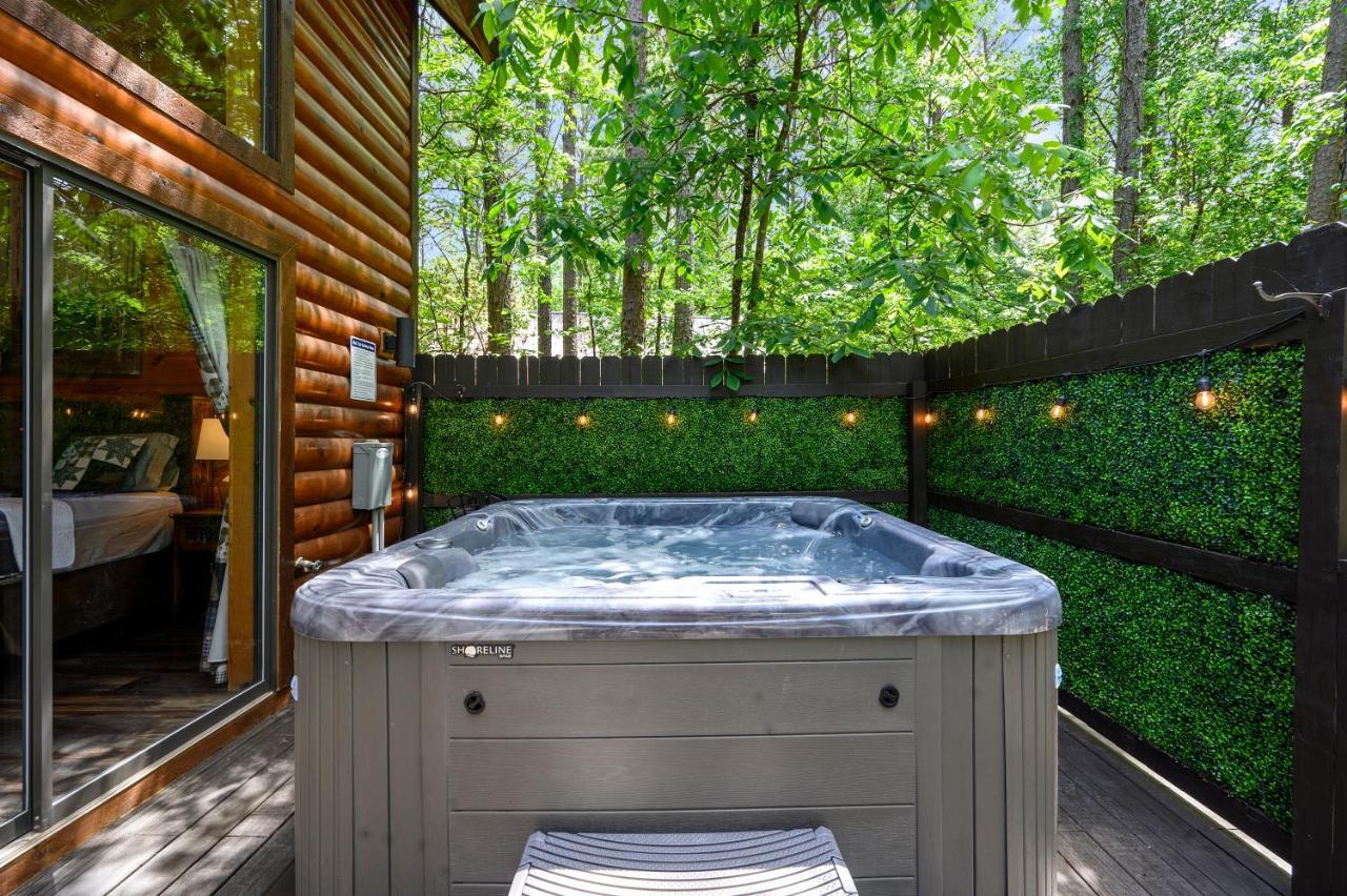 Hickory Bear - Cabin Surrounded By Pines, Sleeps 10, Hot Tub, Fire Pit, Arcade, Foosball Table & Deck Slide Broken Bow Extérieur photo