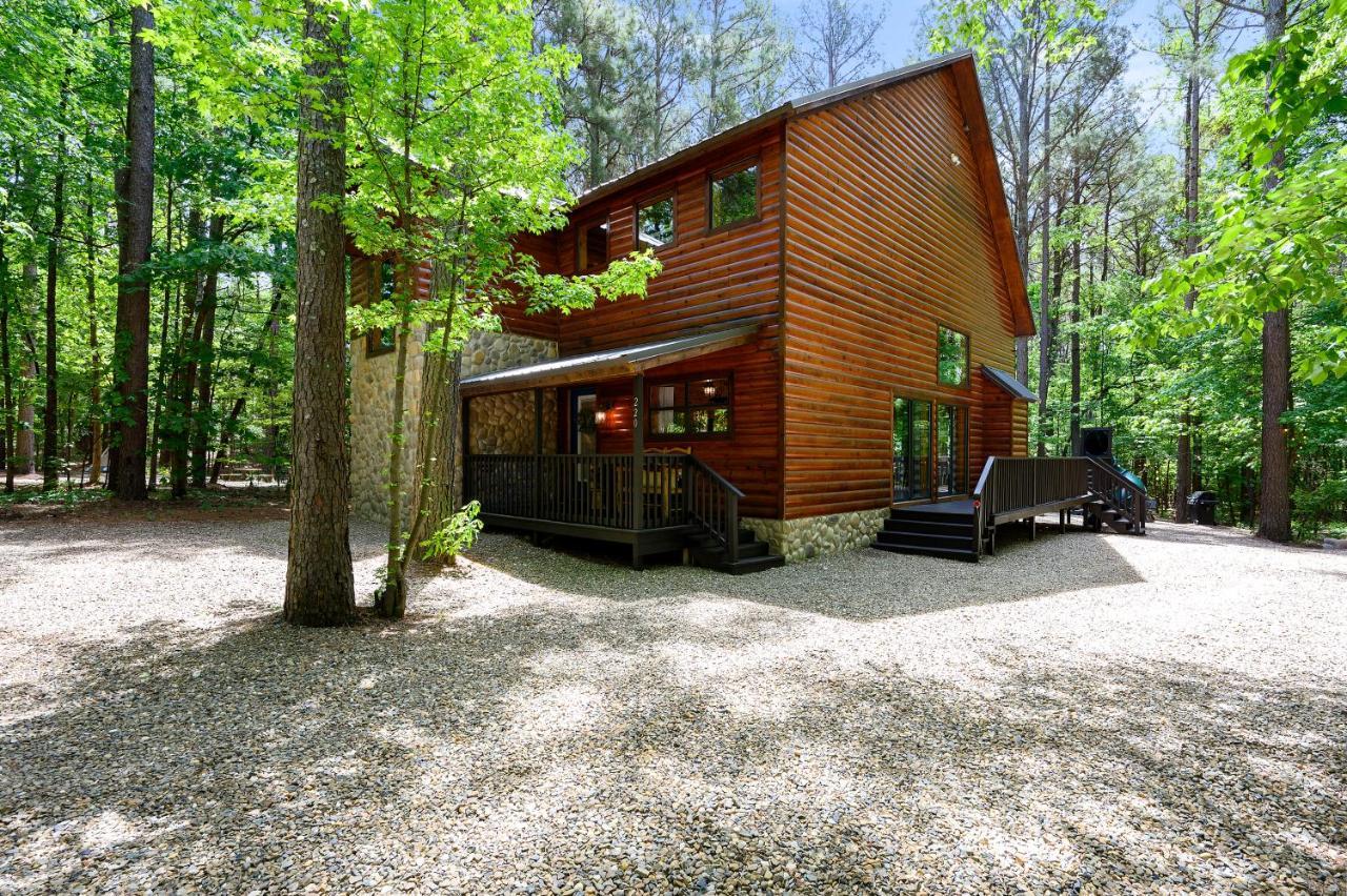 Hickory Bear - Cabin Surrounded By Pines, Sleeps 10, Hot Tub, Fire Pit, Arcade, Foosball Table & Deck Slide Broken Bow Extérieur photo