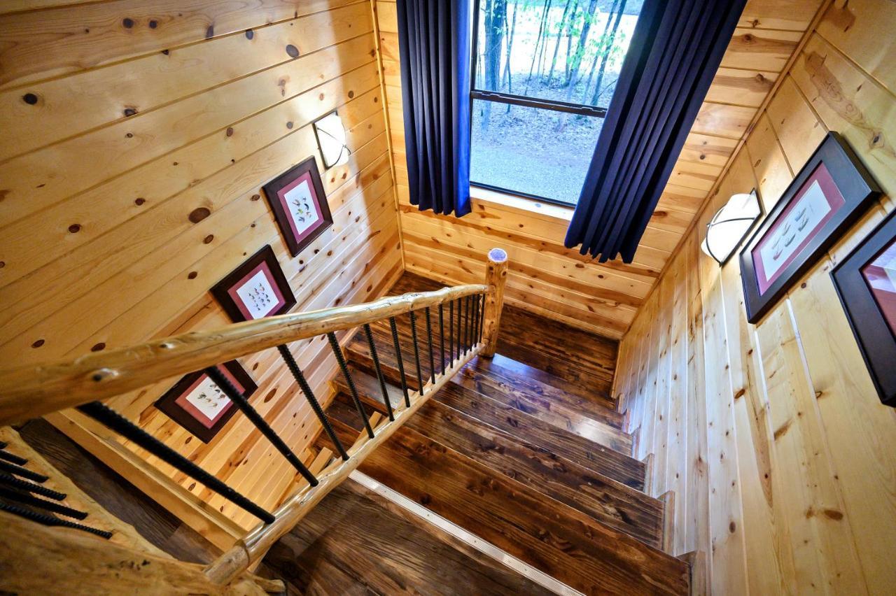 Hickory Bear - Cabin Surrounded By Pines, Sleeps 10, Hot Tub, Fire Pit, Arcade, Foosball Table & Deck Slide Broken Bow Extérieur photo