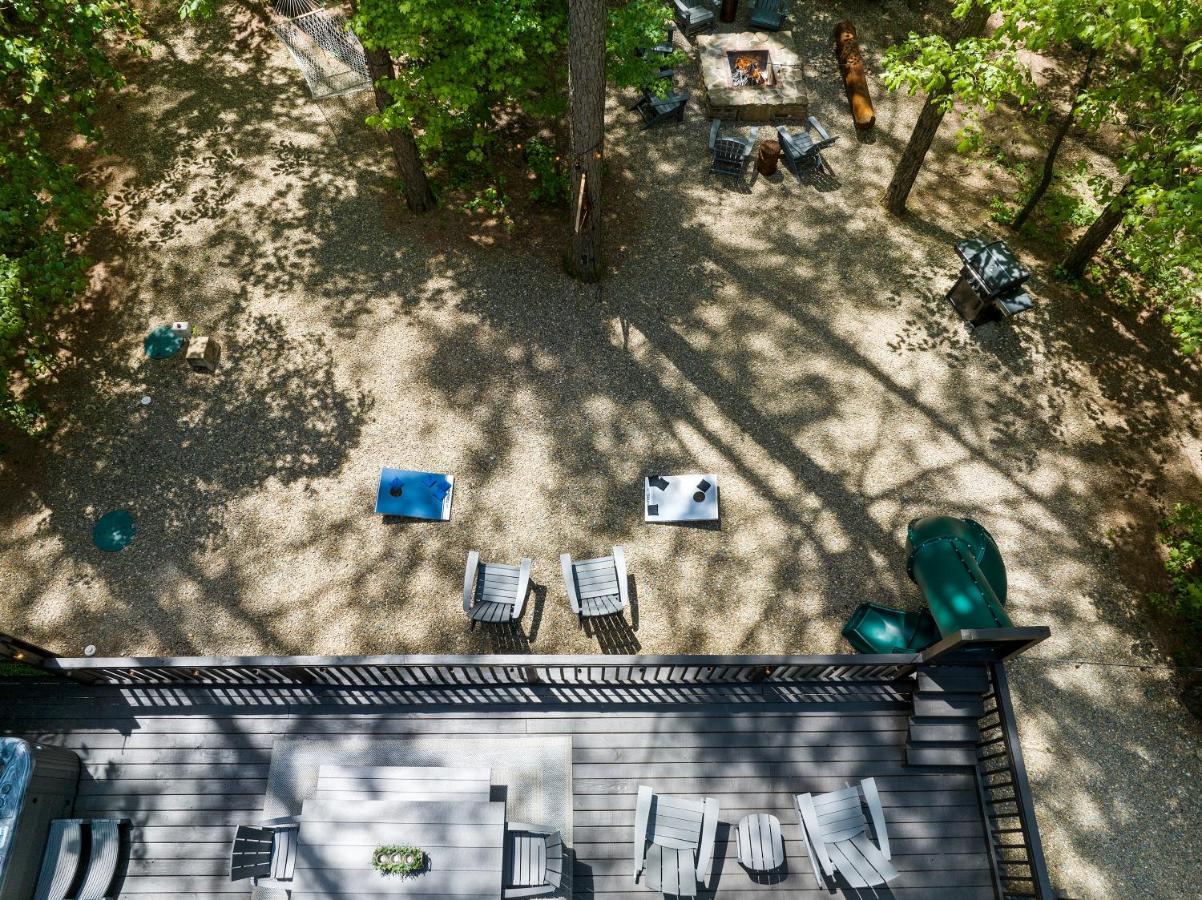 Hickory Bear - Cabin Surrounded By Pines, Sleeps 10, Hot Tub, Fire Pit, Arcade, Foosball Table & Deck Slide Broken Bow Extérieur photo