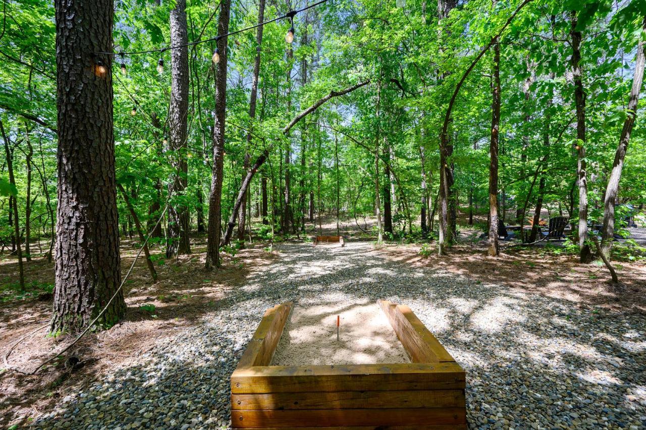 Hickory Bear - Cabin Surrounded By Pines, Sleeps 10, Hot Tub, Fire Pit, Arcade, Foosball Table & Deck Slide Broken Bow Extérieur photo
