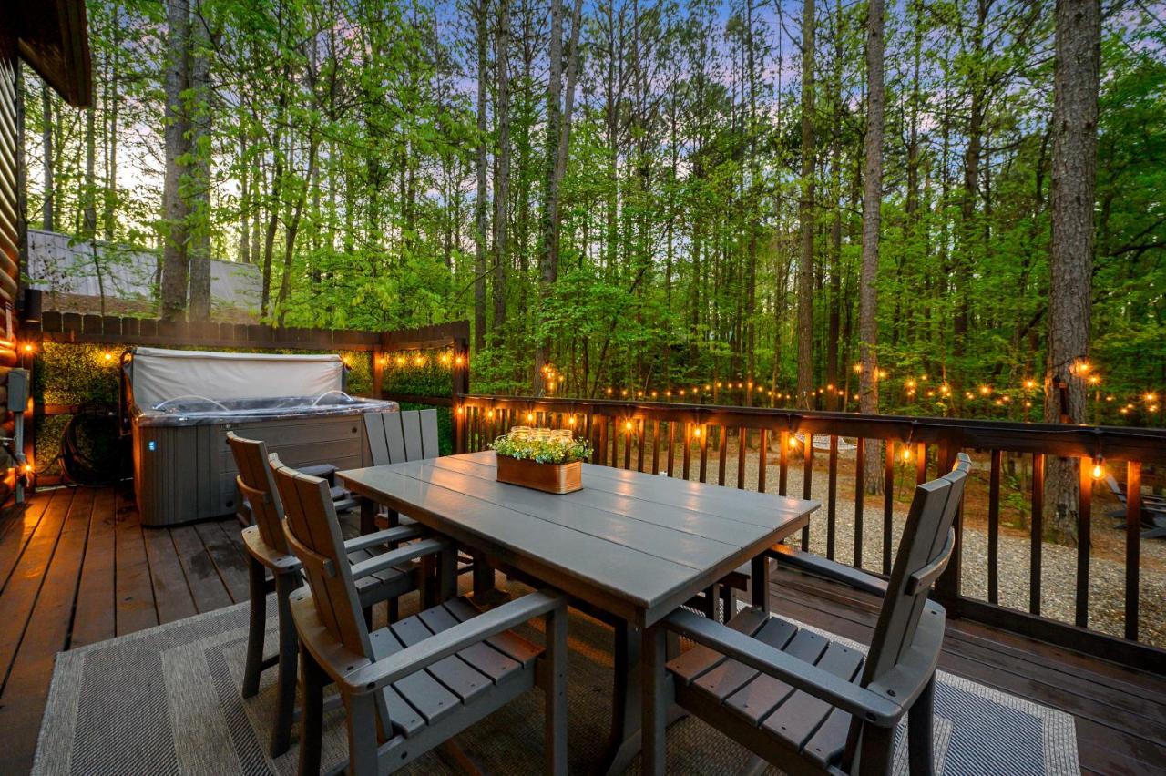 Hickory Bear - Cabin Surrounded By Pines, Sleeps 10, Hot Tub, Fire Pit, Arcade, Foosball Table & Deck Slide Broken Bow Extérieur photo