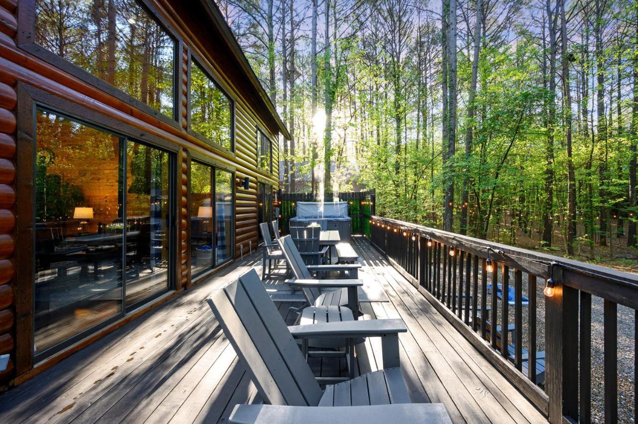 Hickory Bear - Cabin Surrounded By Pines, Sleeps 10, Hot Tub, Fire Pit, Arcade, Foosball Table & Deck Slide Broken Bow Extérieur photo